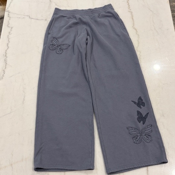 Hollister Feel Good Butterfly Graphic Baggy Sweatpants Grey Blue NWT Small long - Picture 8 of 10